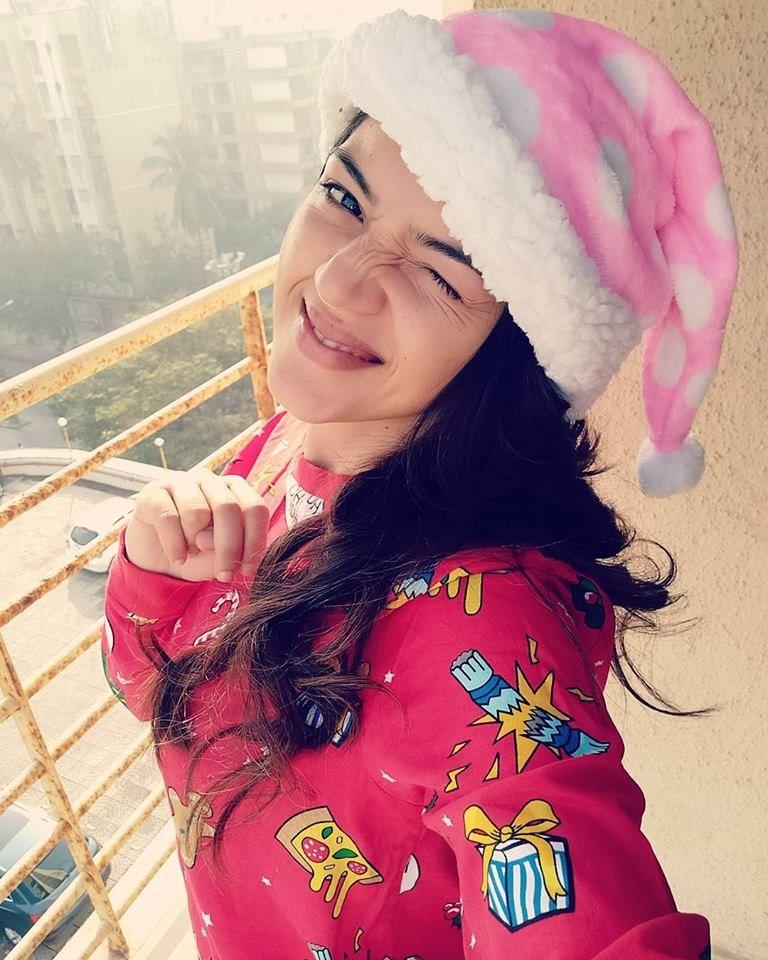 Gorgeous Beauty Mehreen Kaur Rare & Unseen Photo Stills