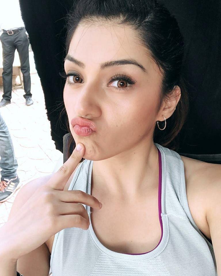 Gorgeous Beauty Mehreen Kaur Rare & Unseen Photo Stills