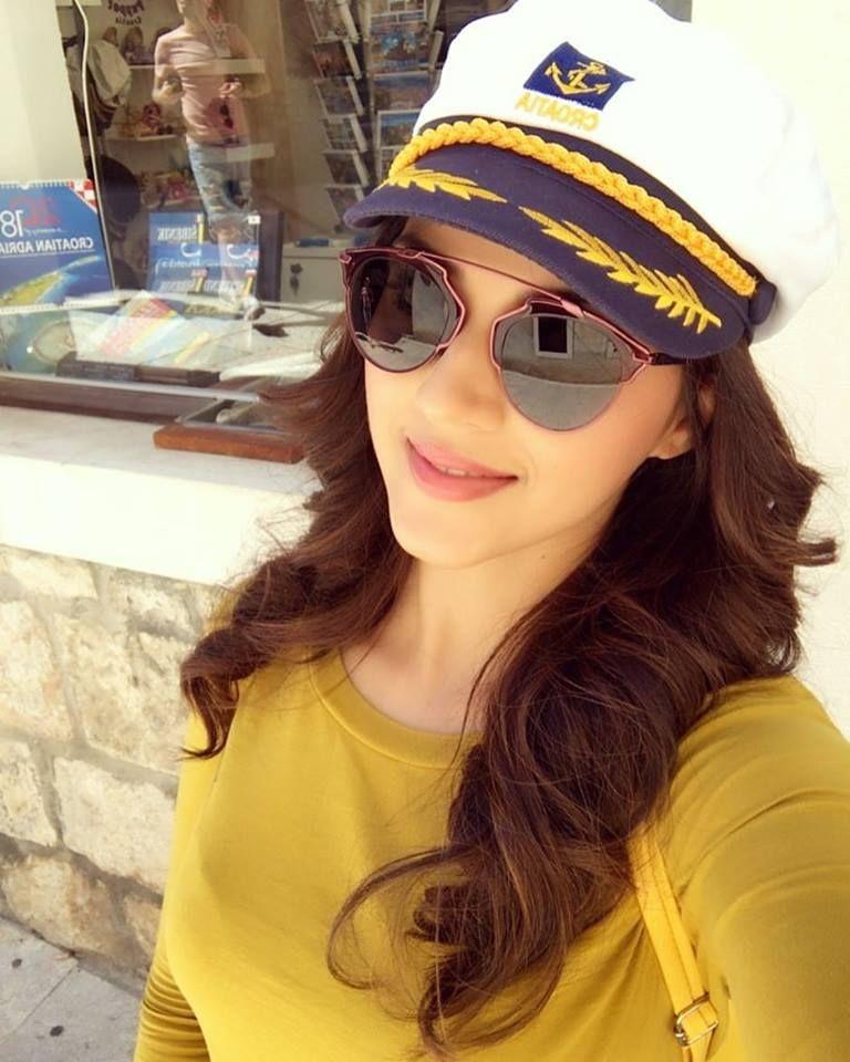 Gorgeous Beauty Mehreen Kaur Rare & Unseen Photo Stills
