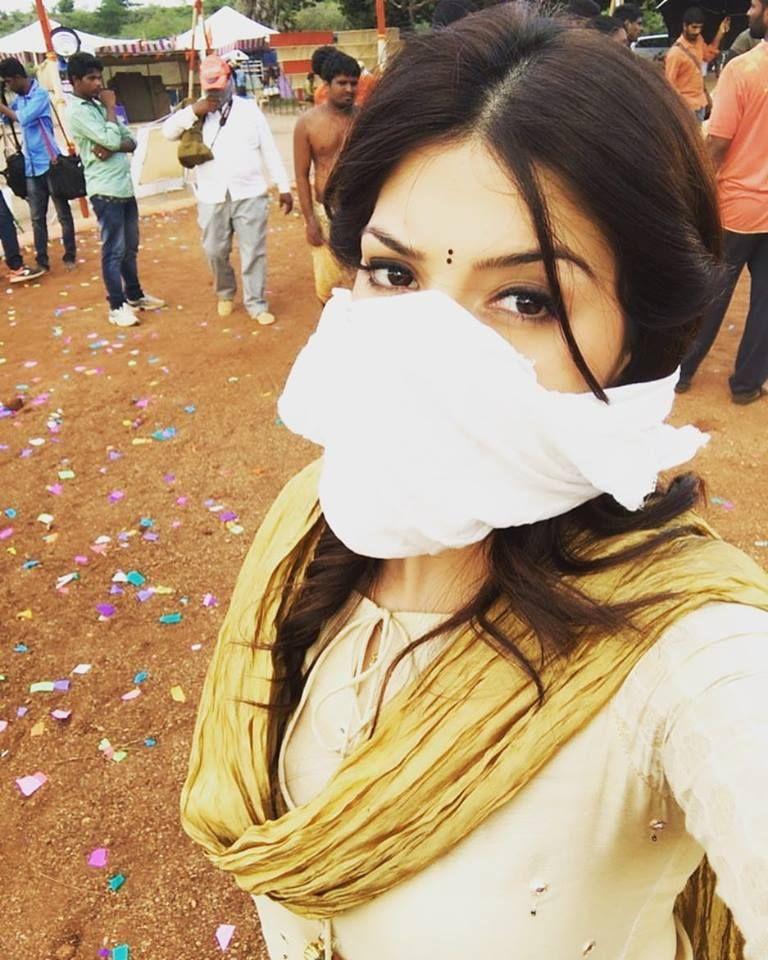 Gorgeous Beauty Mehreen Kaur Rare & Unseen Photo Stills
