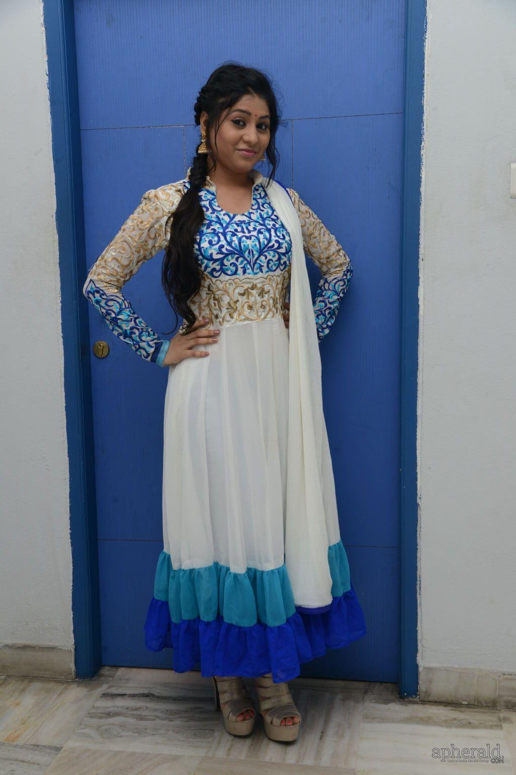 Hamida Cute Pics