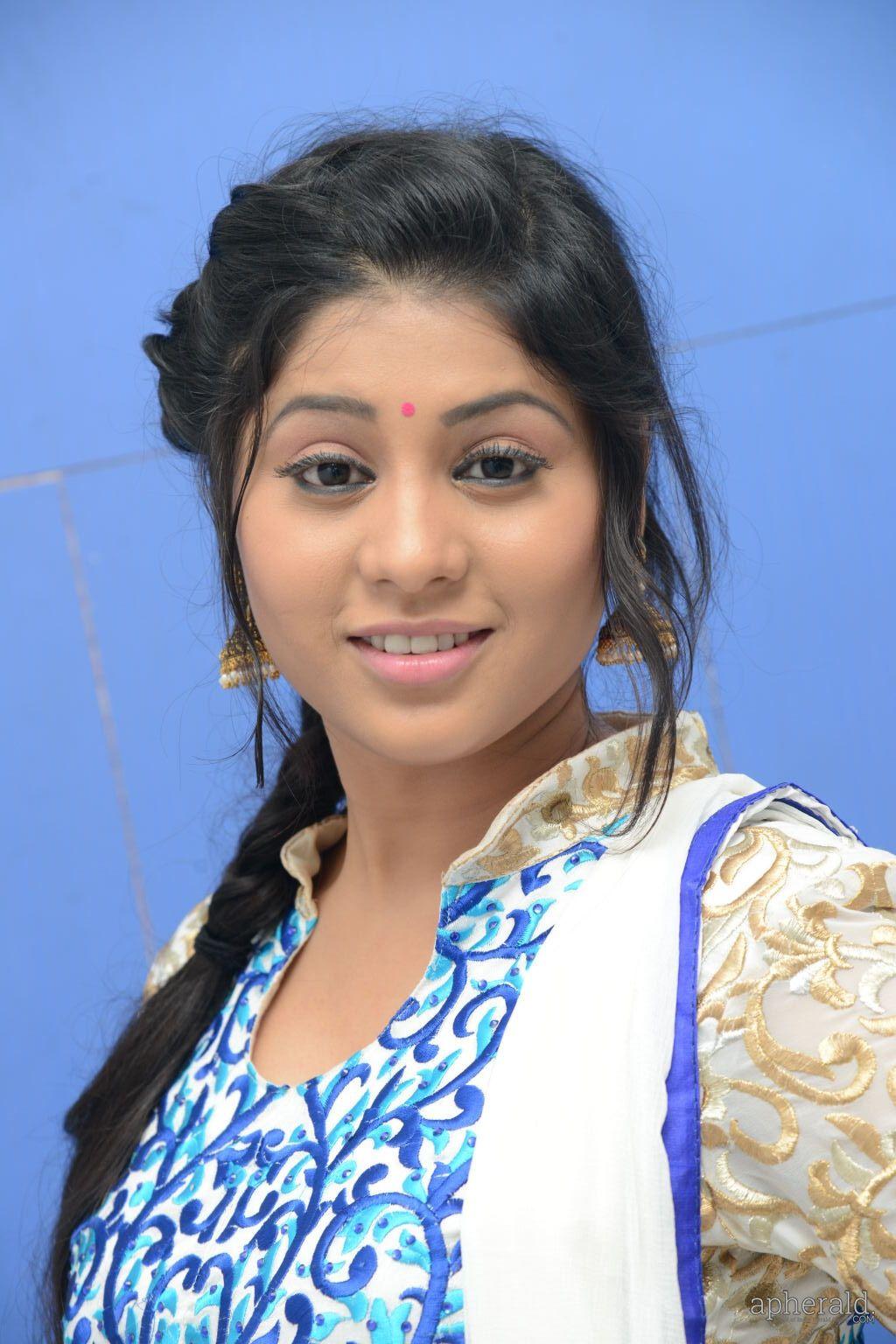 Hamida Cute Pics