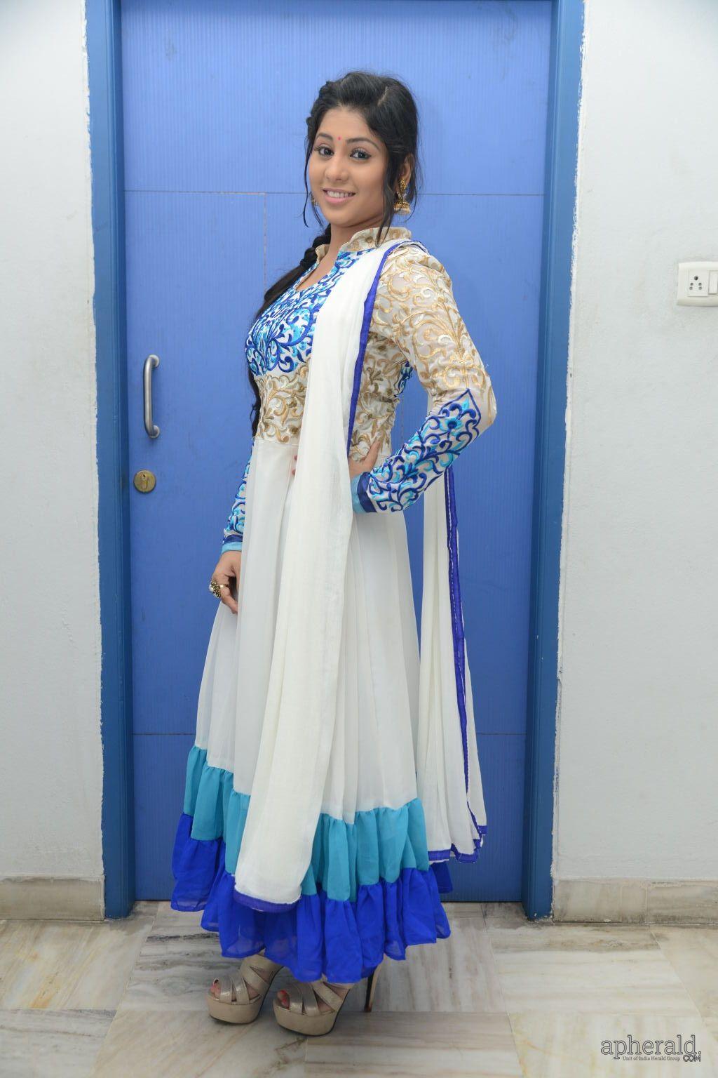 Hamida Cute Pics