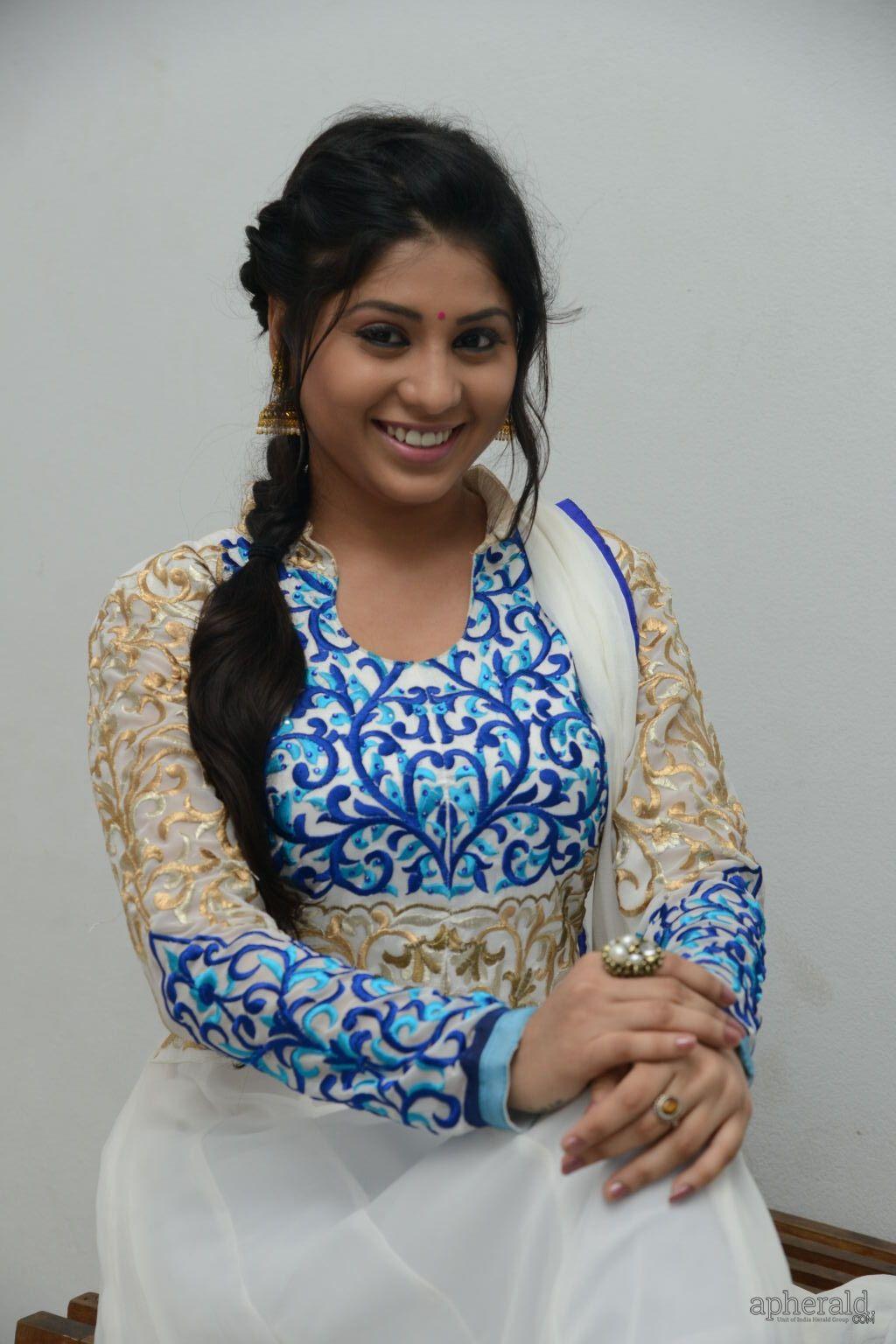 Hamida Cute Pics