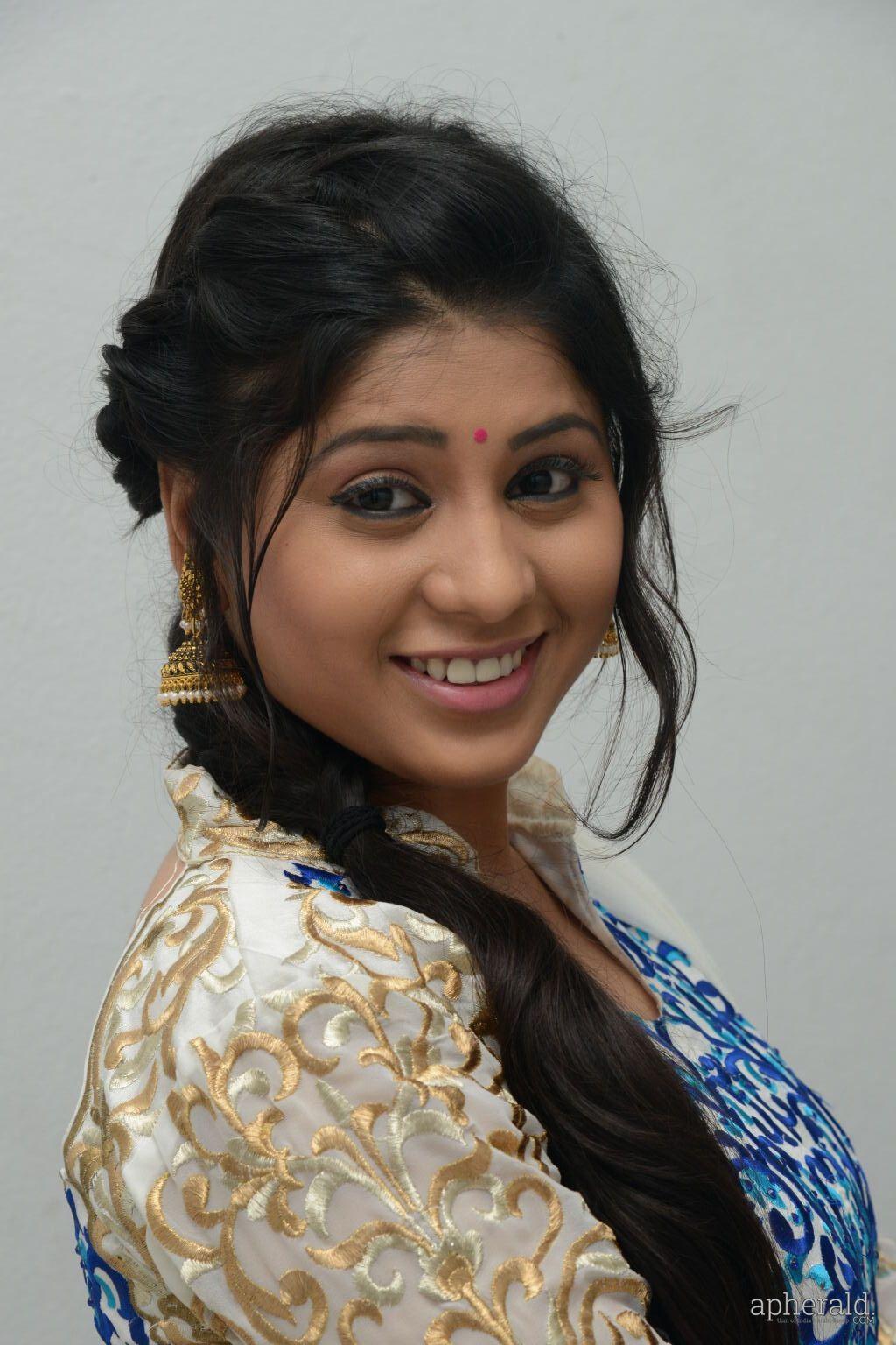 Hamida Cute Pics