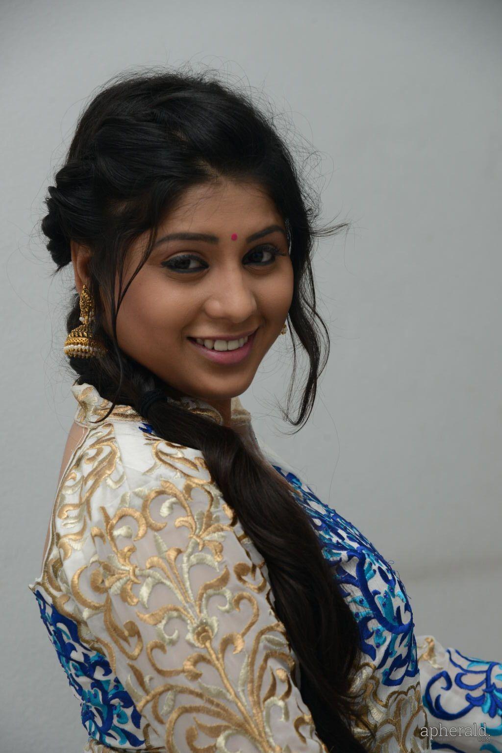 Hamida Cute Pics