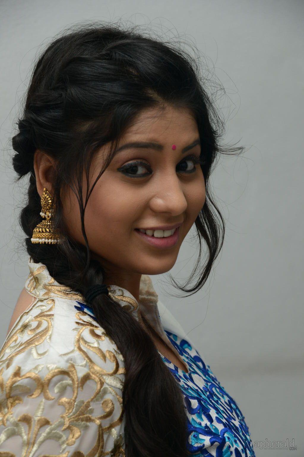 Hamida Cute Pics