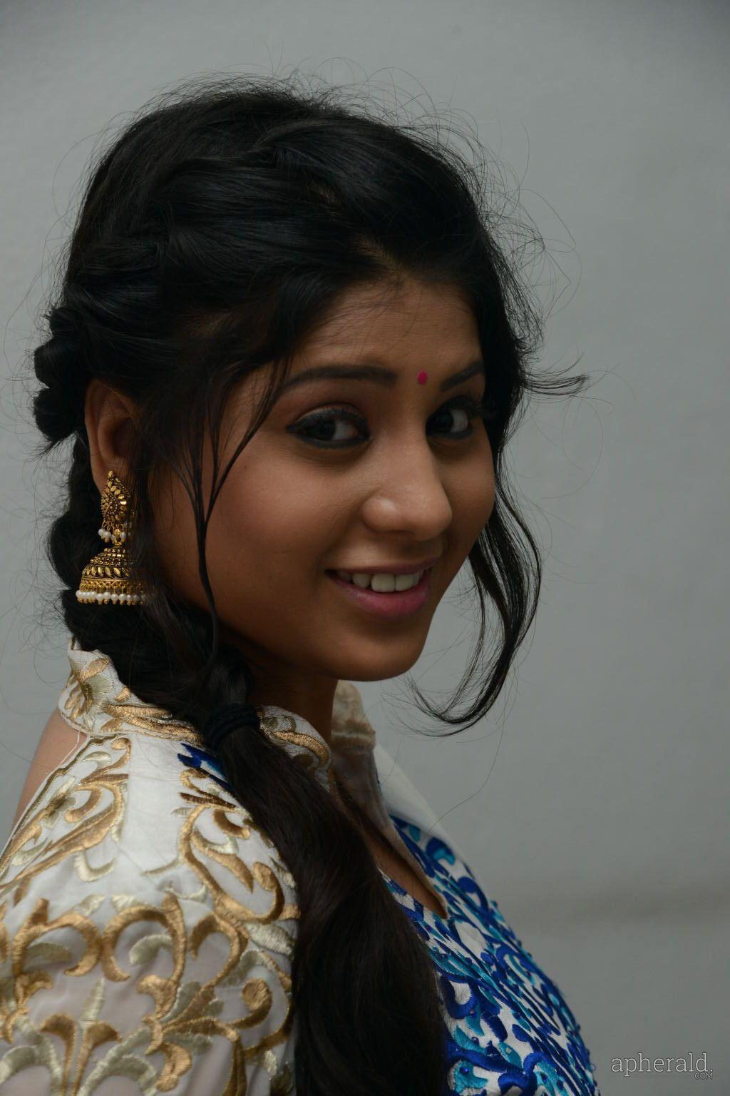 Hamida Cute Pics