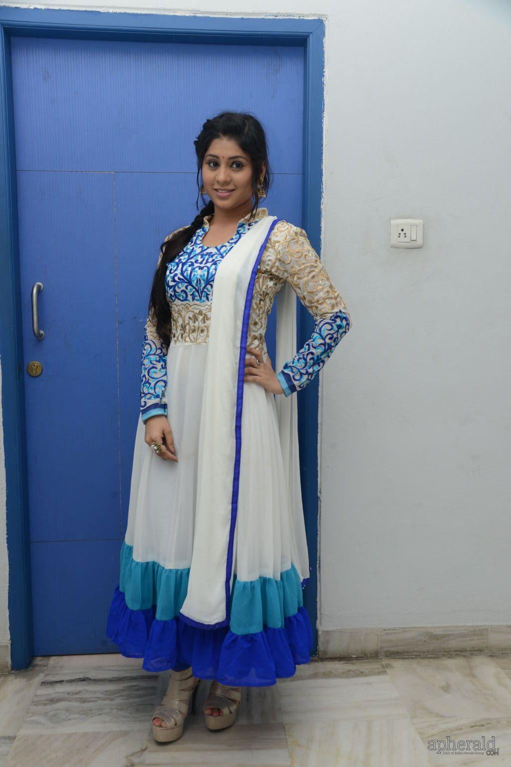 Hamida Cute Pics