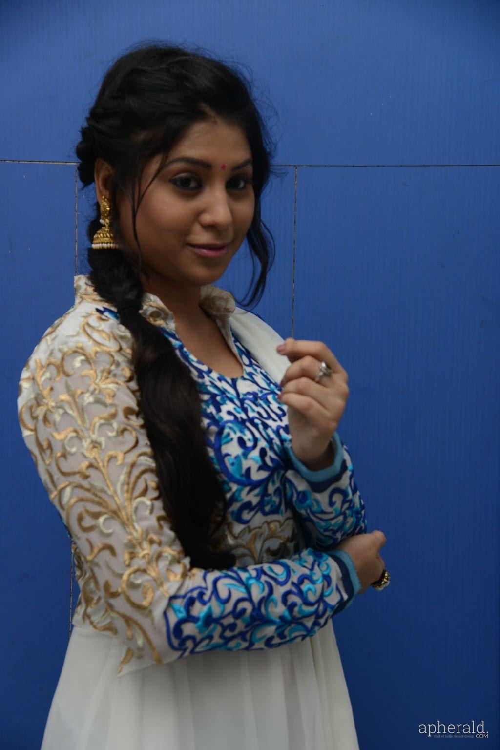 Hamida Cute Pics