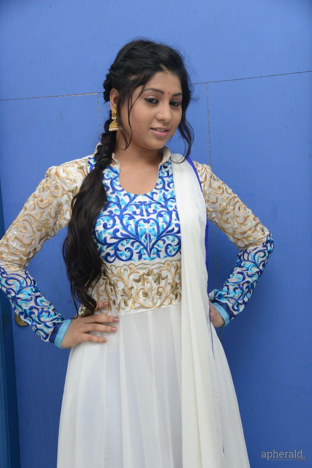 Hamida Cute Pics