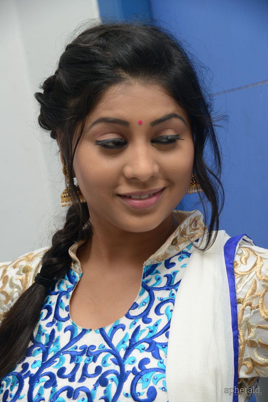 Hamida Cute Pics