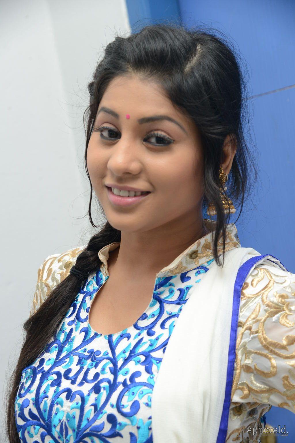 Hamida Cute Pics