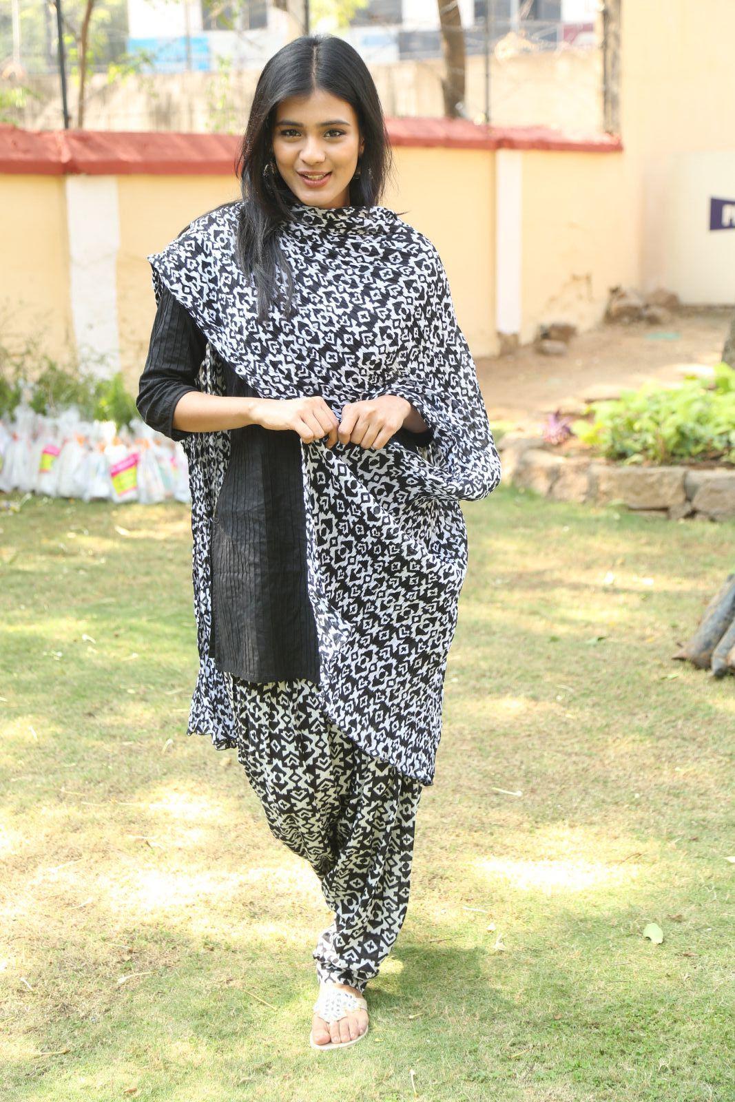 Heebah Patel Cute Pics