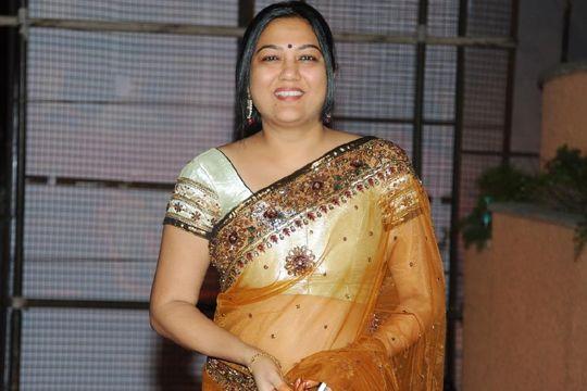 Hema Aunty Hot Saree Photos