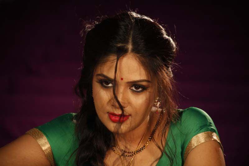 Hot Actress kamna jethmalani spicy pics