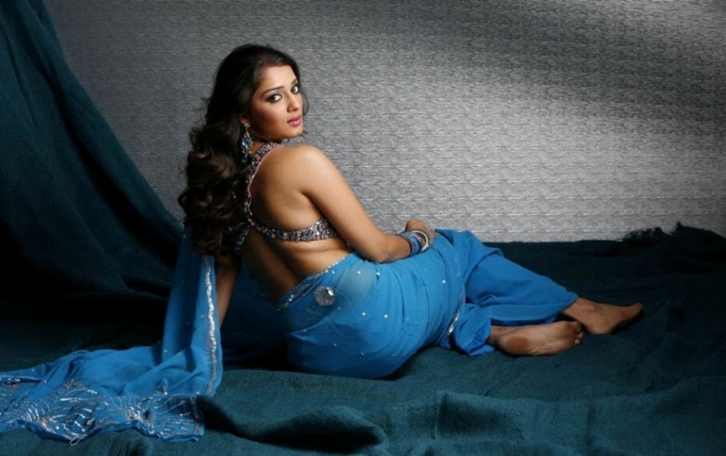 Hot Actress Nikitha Spicy rare pics