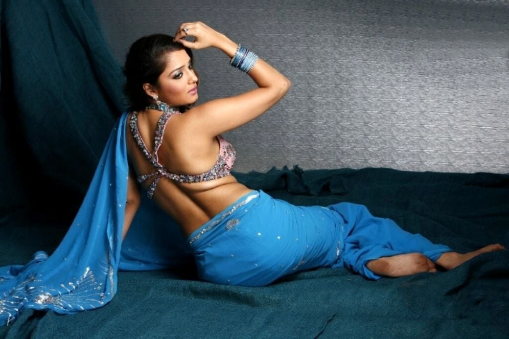 Hot Actress Nikitha Spicy rare pics