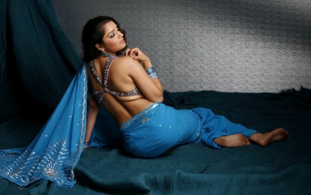 Hot Actress Nikitha Spicy rare pics