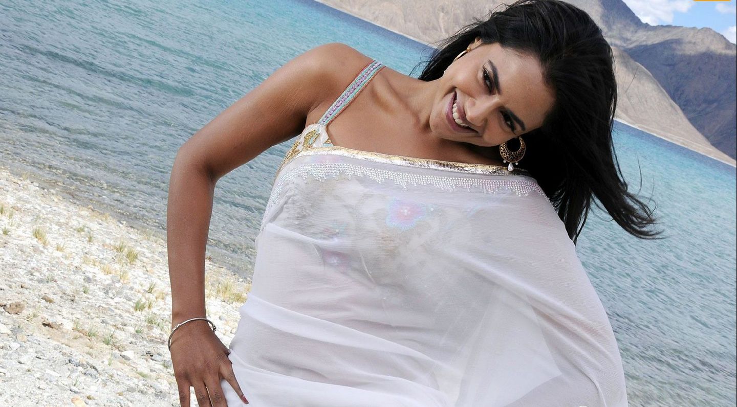 Hot actress sameera reddy stills