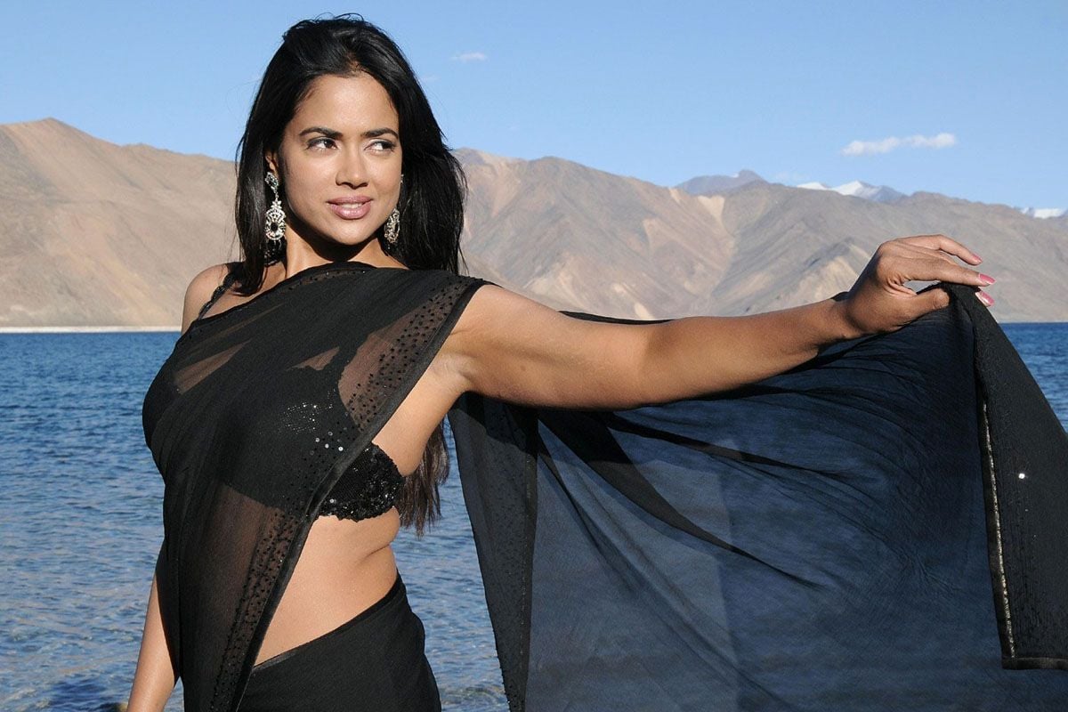 Hot actress sameera reddy stills