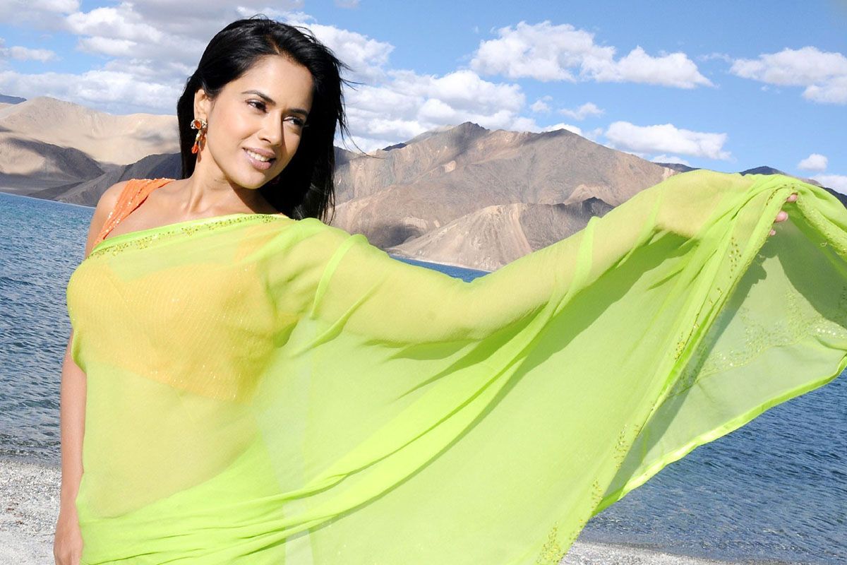 Hot actress sameera reddy stills