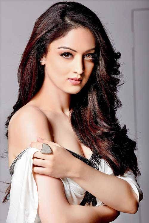 Hot Actress Sandeepa Dhar Latest Sexy Unseened pics