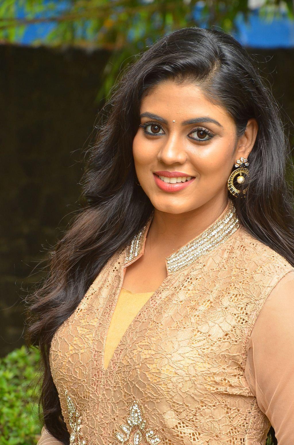 Iniya Cute Beautiful Images