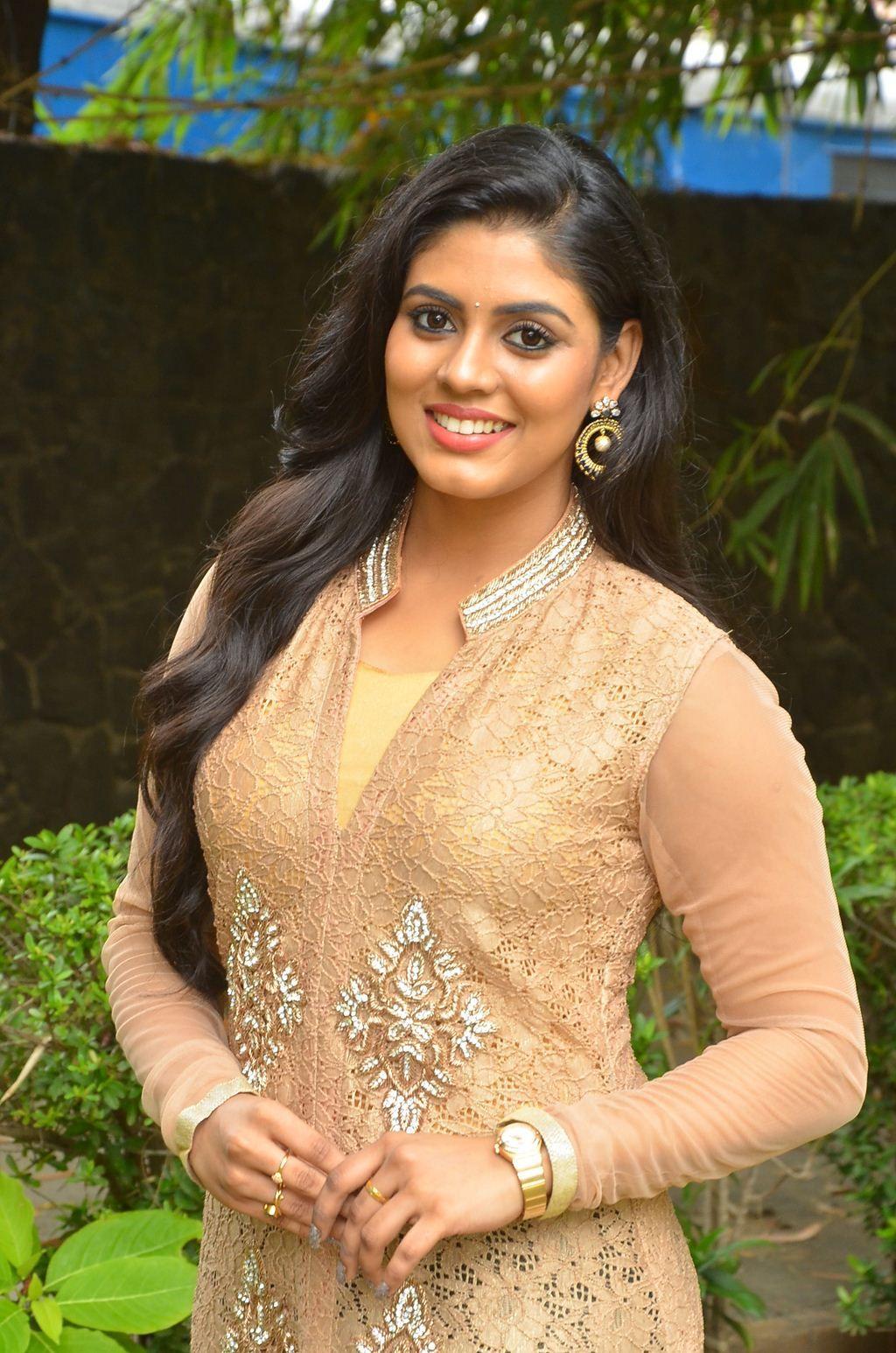 Iniya Cute Beautiful Images