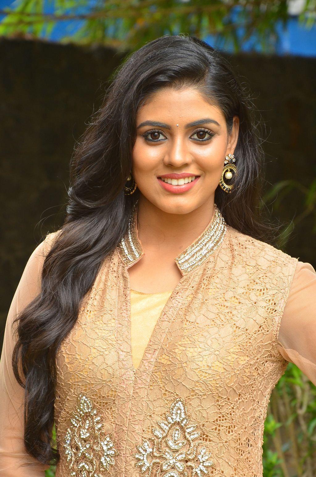 Iniya Cute Beautiful Images