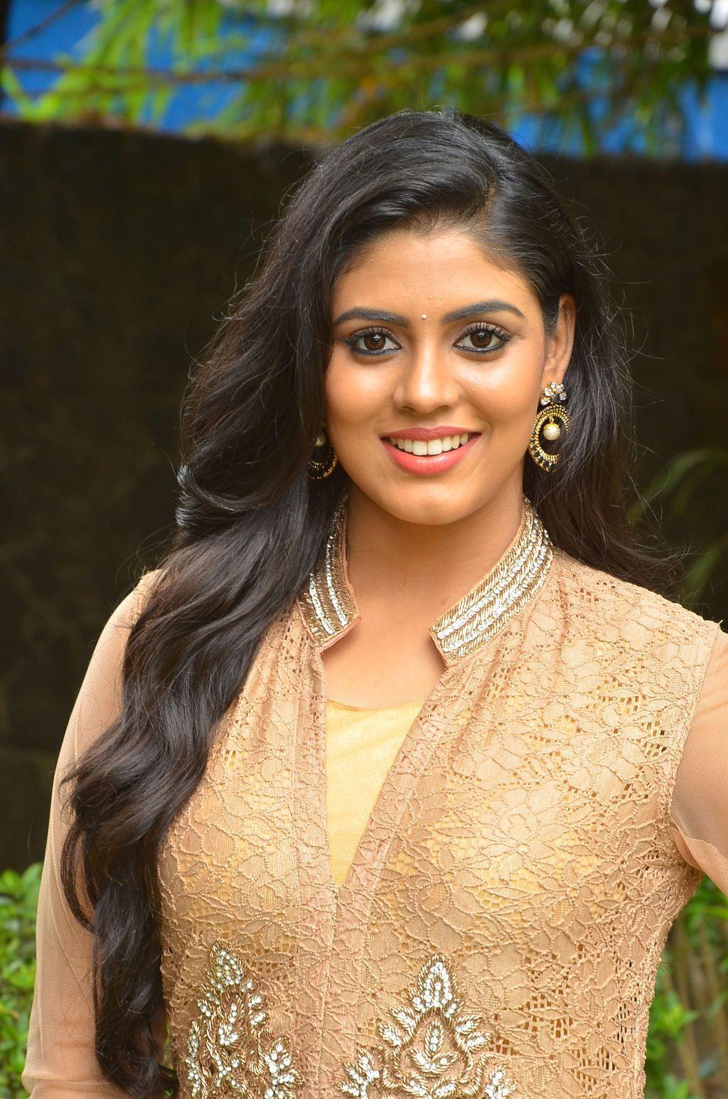 Iniya Cute Beautiful Images