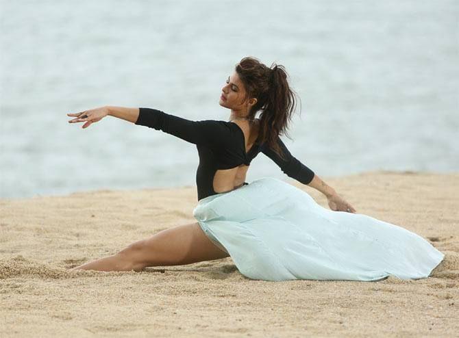 Jacqueline Fernandez Sexy Pics