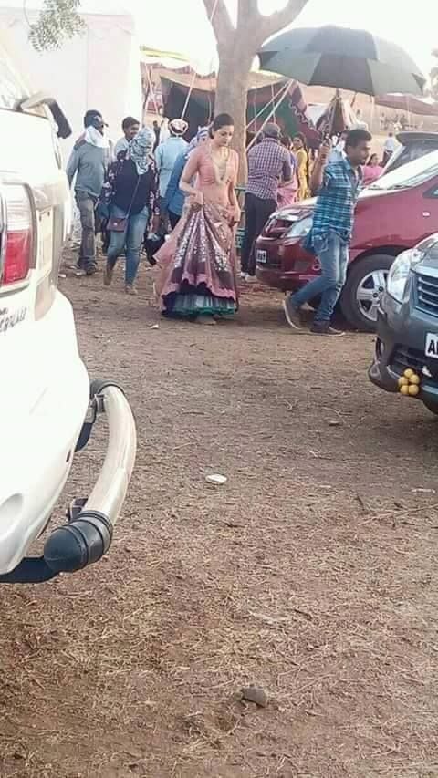 Kajal on Sardaar Gabbar Singh Shooting Spot Photos