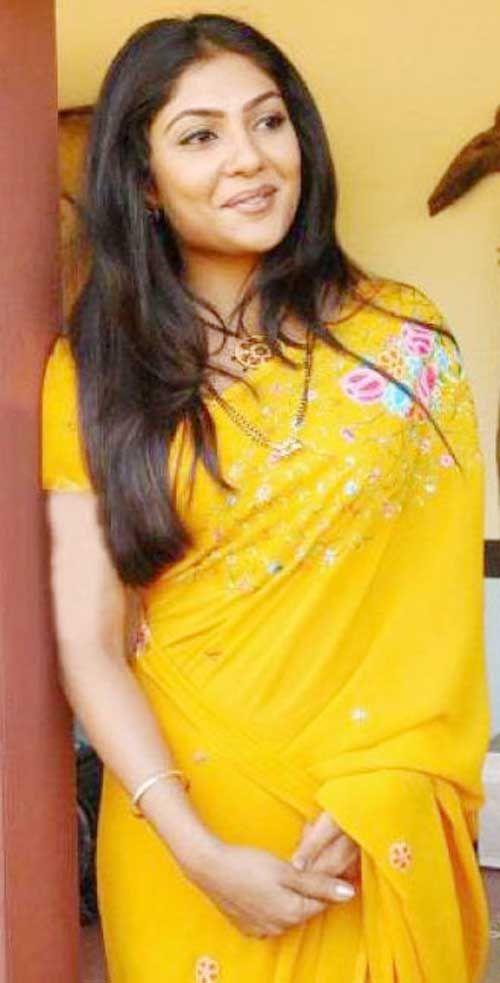 Kamalinee Mukherjee Spicy Saree Pics