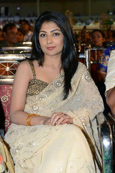 Kamalinee Mukherjee Spicy Saree Pics