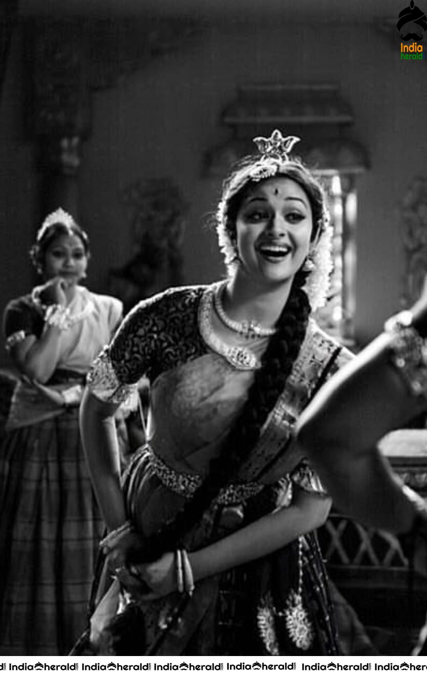 Keerthy Suresh Unseen Photos As Legendary Actress Savithri