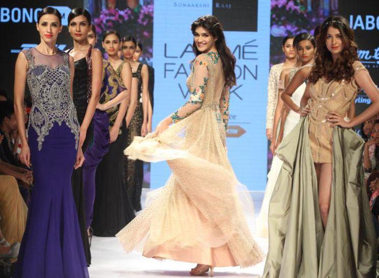 Kriti Sanon At Lakme Fashion Week Show Stills