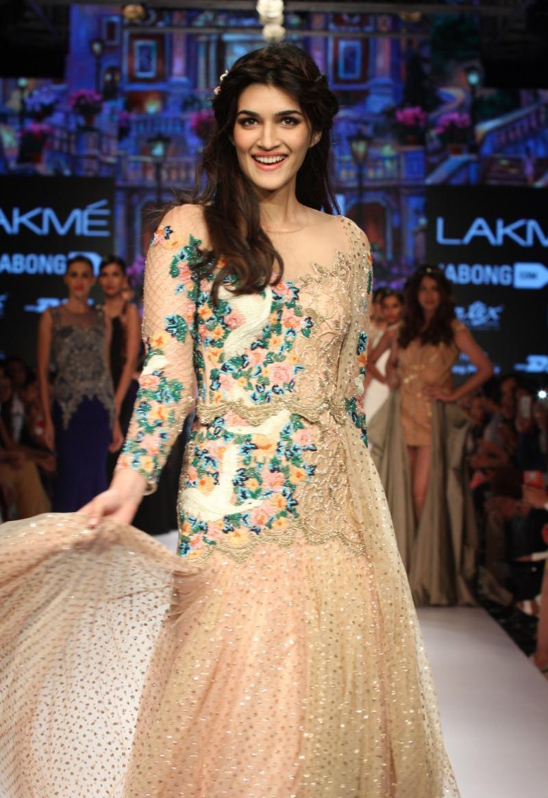 Kriti Sanon At Lakme Fashion Week Show Stills