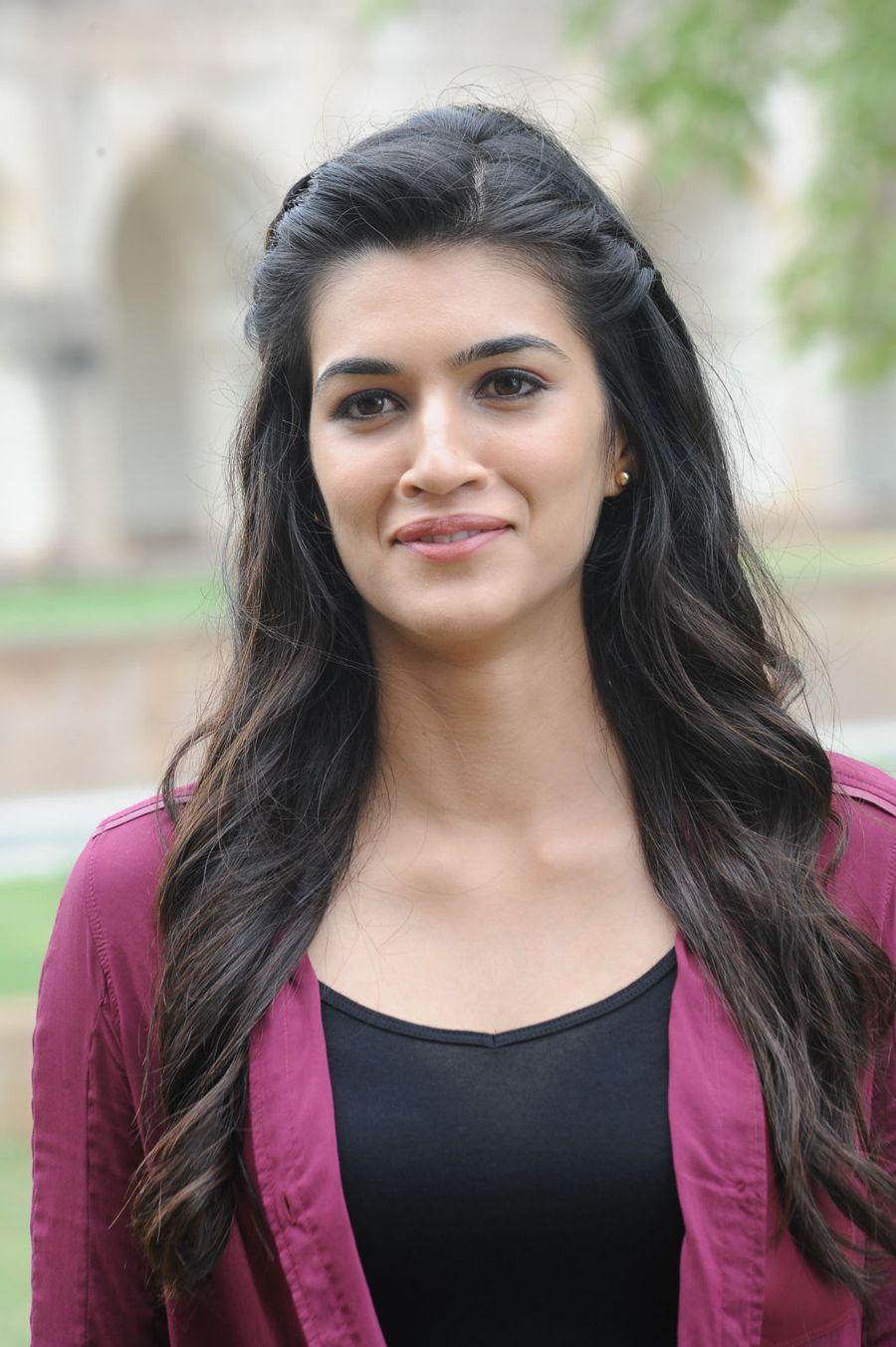 Kriti Sanon Latest Pics