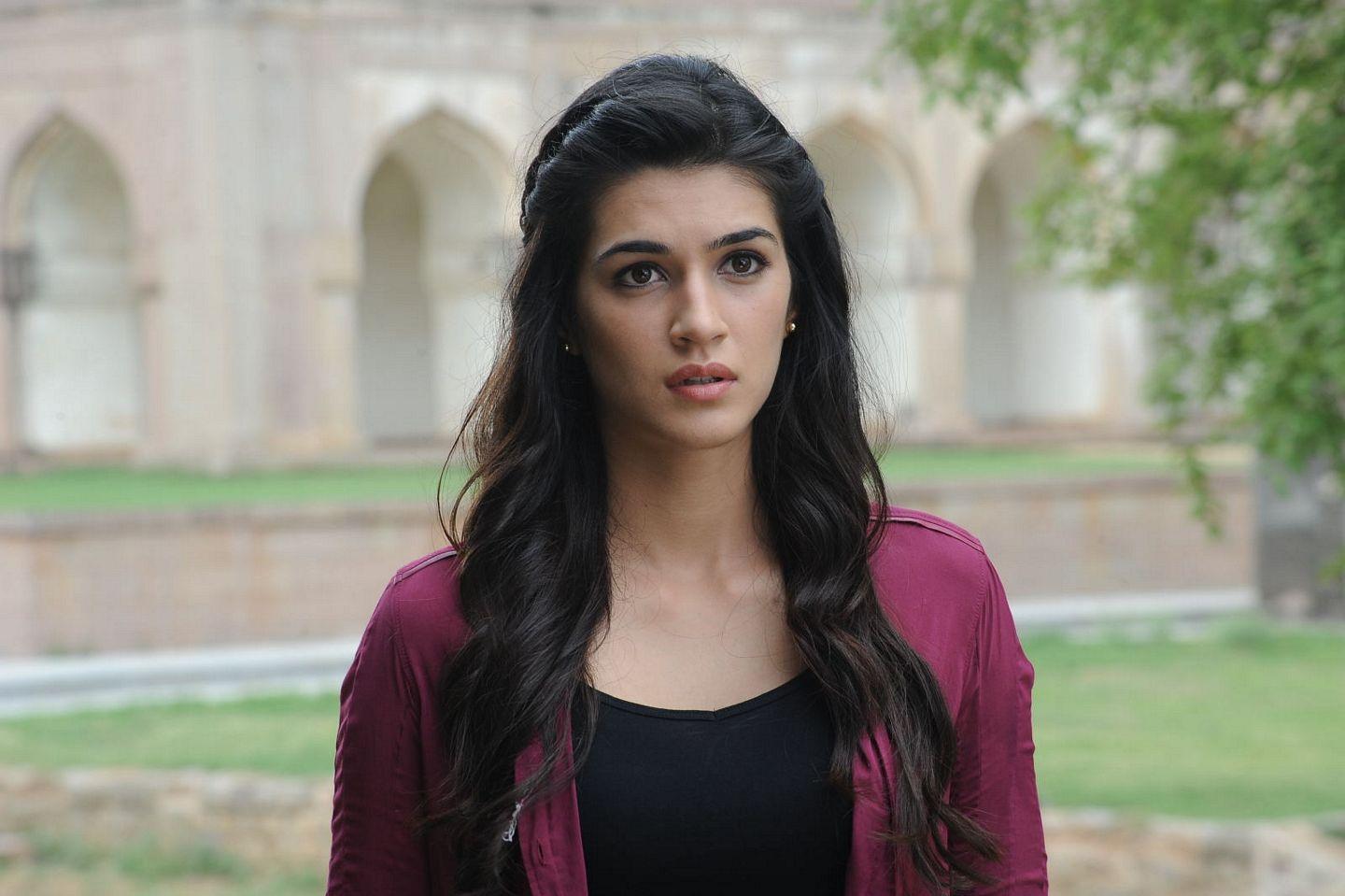 Kriti Sanon Latest Pics