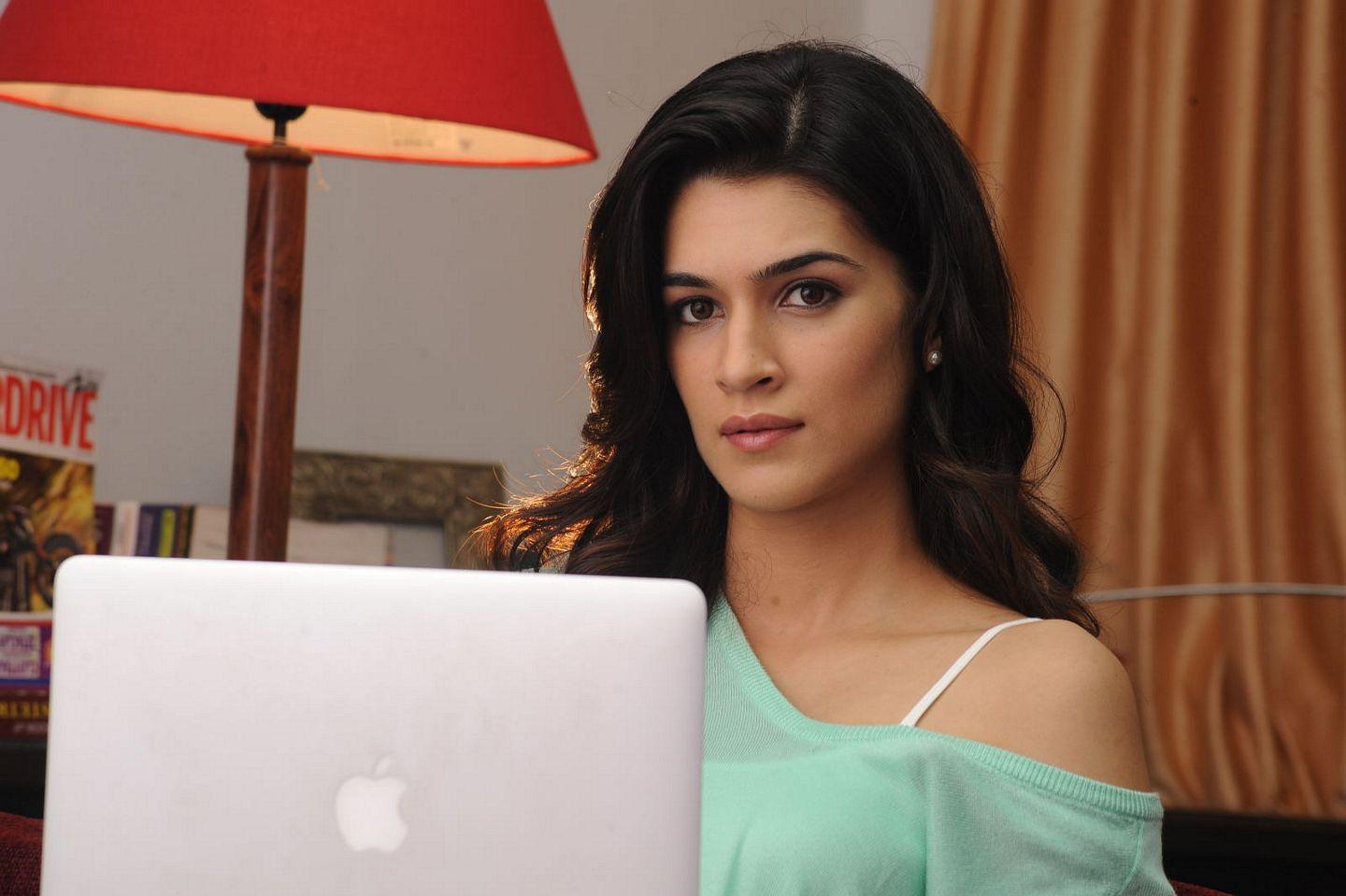 Kriti Sanon Sexy Images