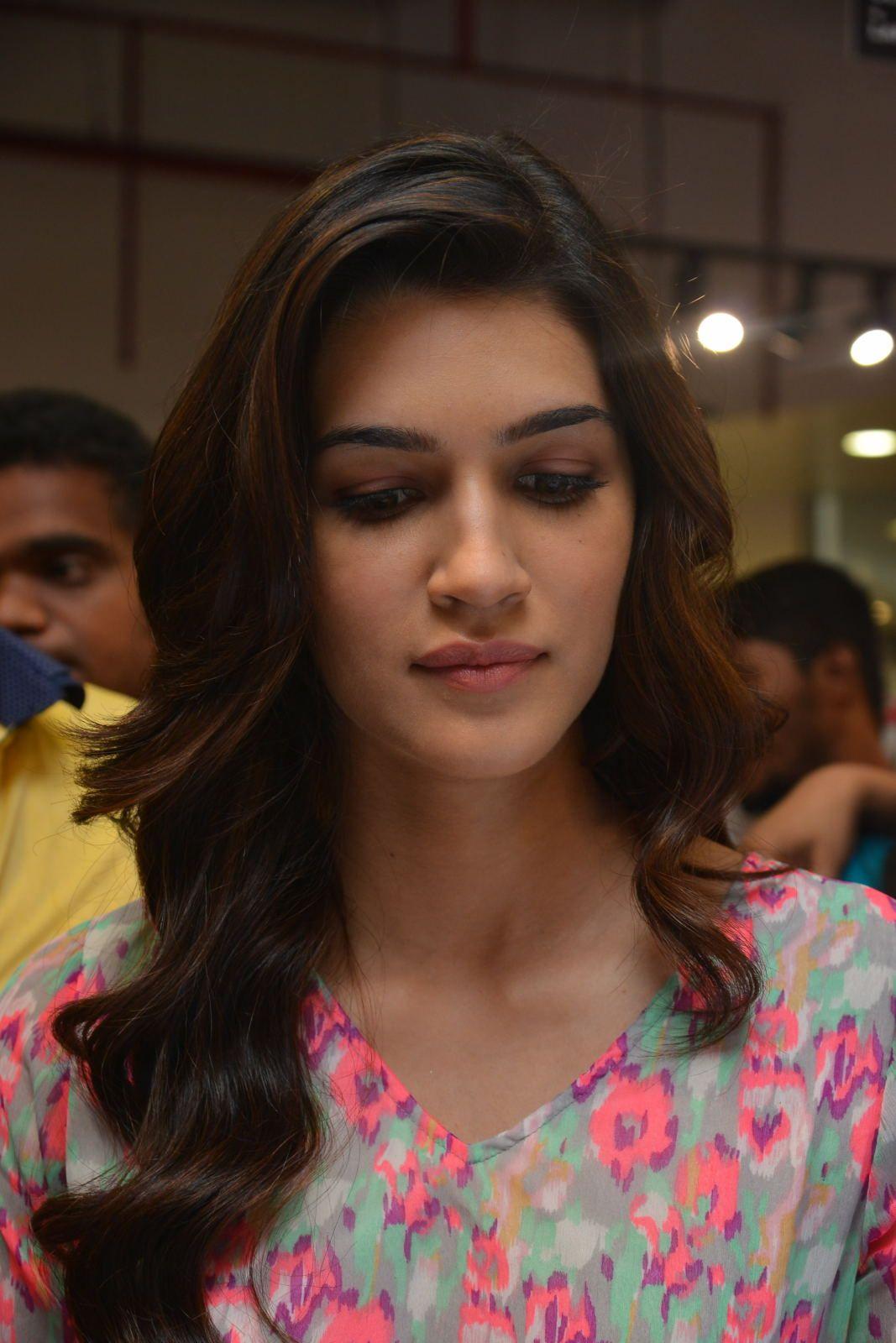 Kritisanon Latest Photo Pics