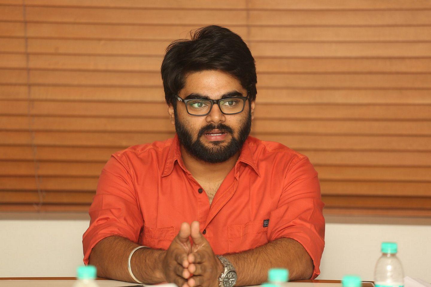 Kshanam Director Ravikanth Photos