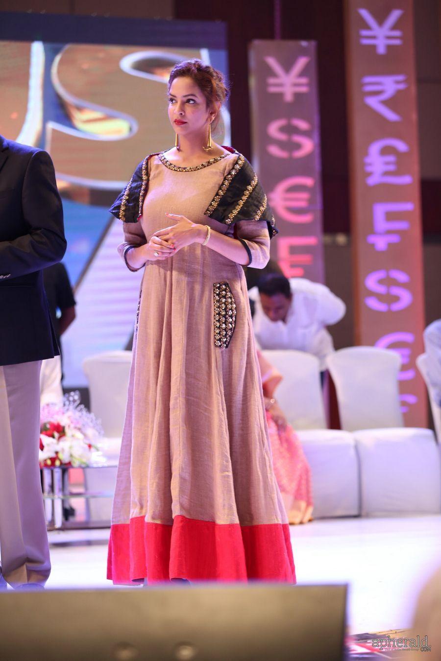 lakshmi manchu At tv 5 Awards