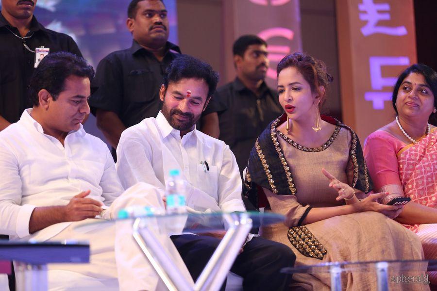 lakshmi manchu At tv 5 Awards