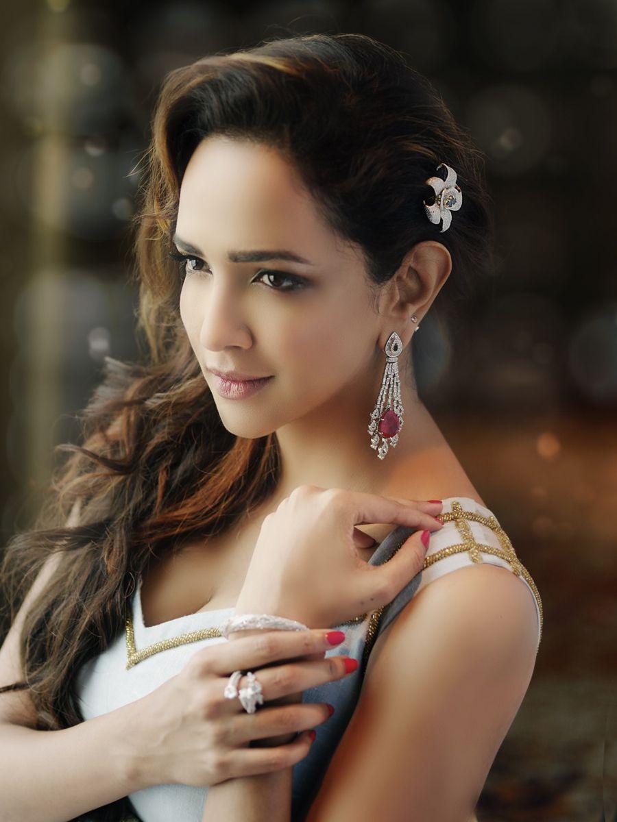 Lakshmi Manchu Hot Photoshoot