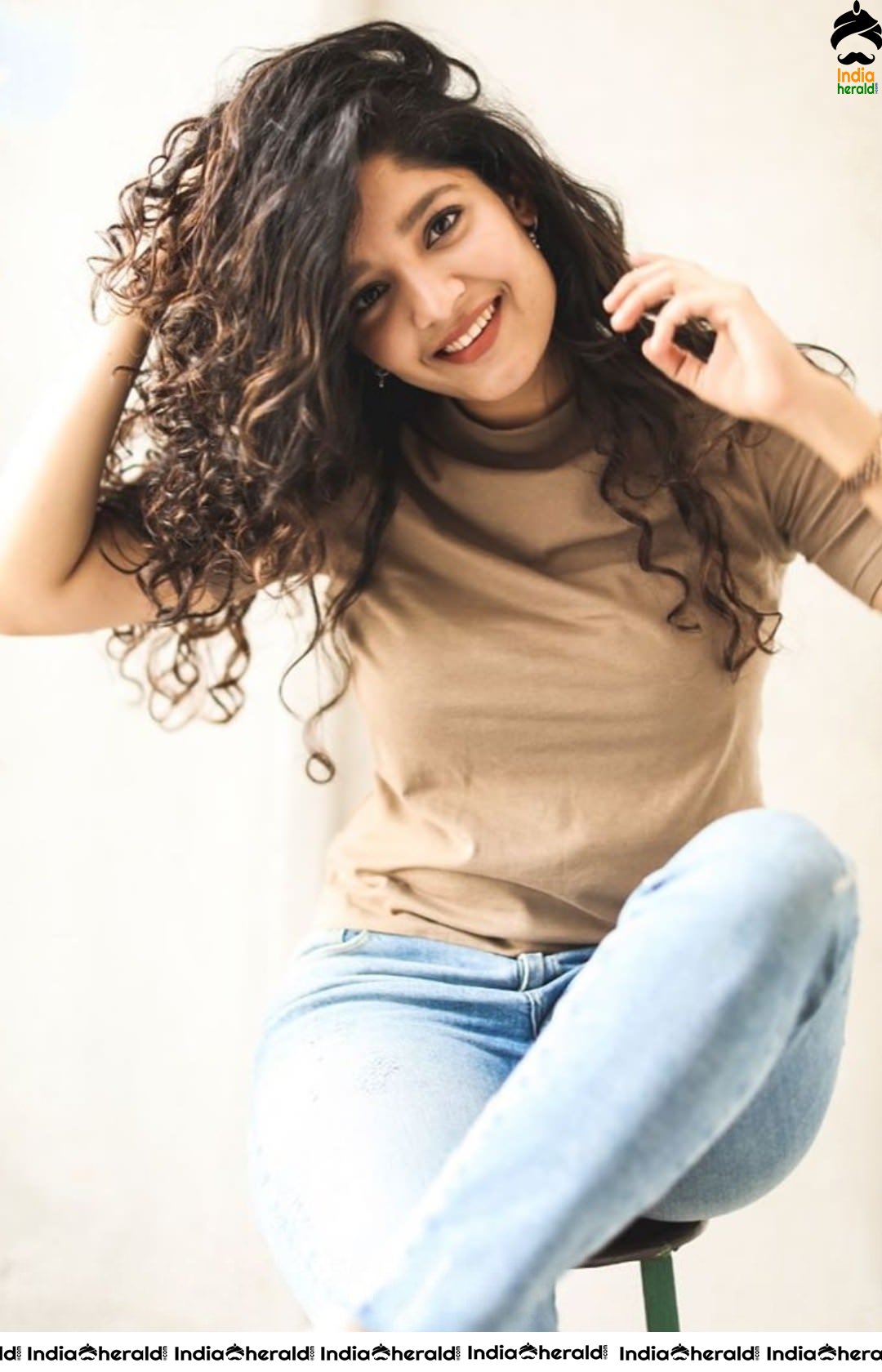 Lovely New Ravishing Photos of Noodles Manda Ritika Singh