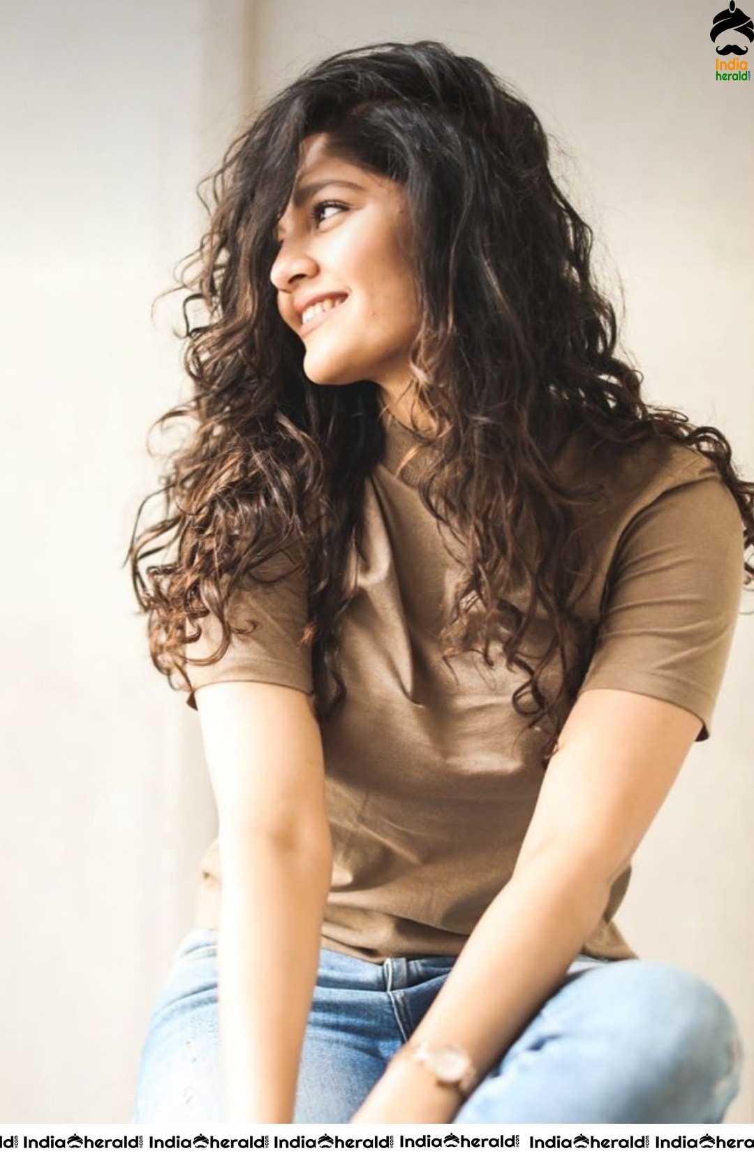 Lovely New Ravishing Photos of Noodles Manda Ritika Singh