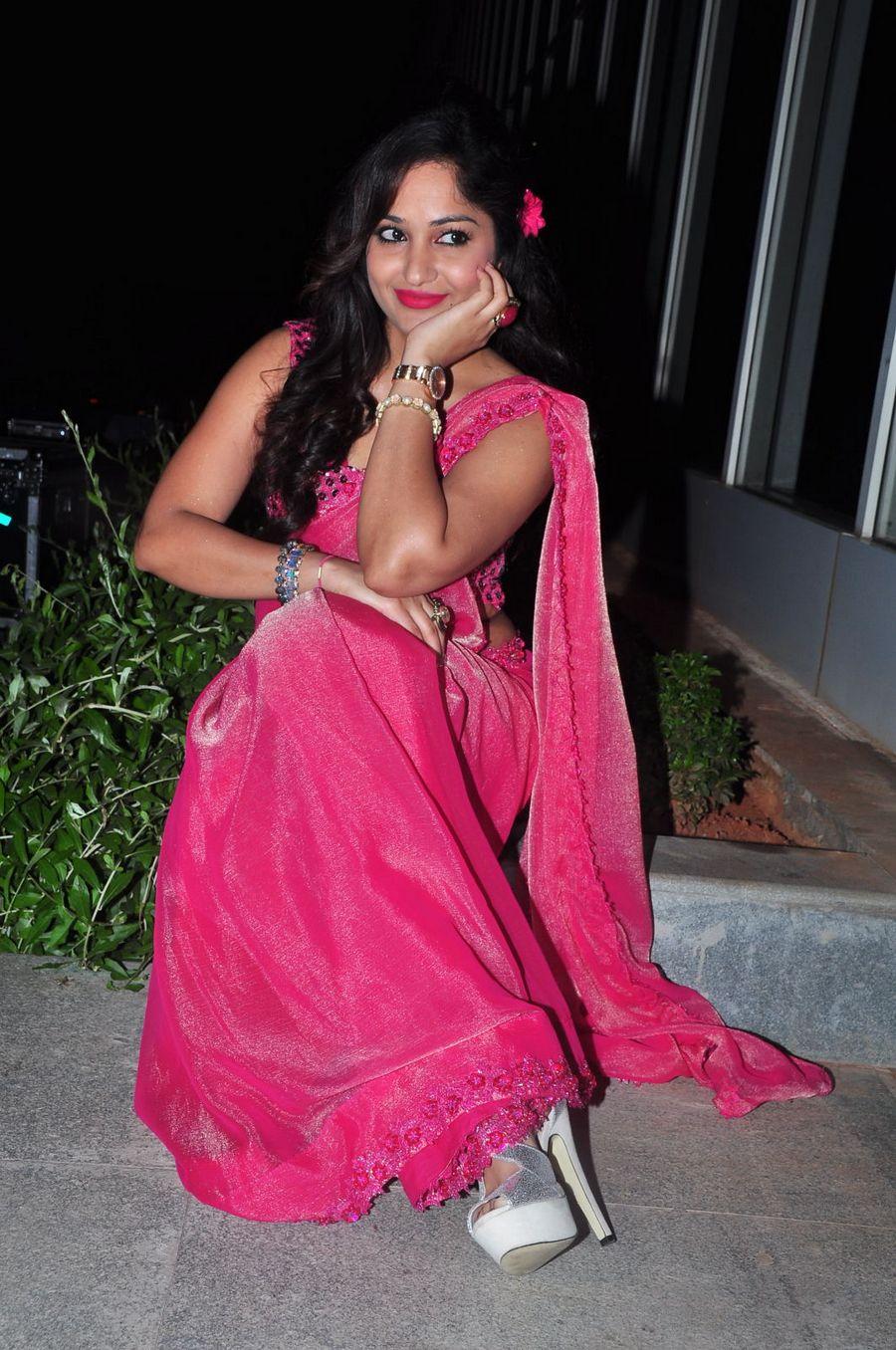 Madhavi Latha Sexy Saree Pics