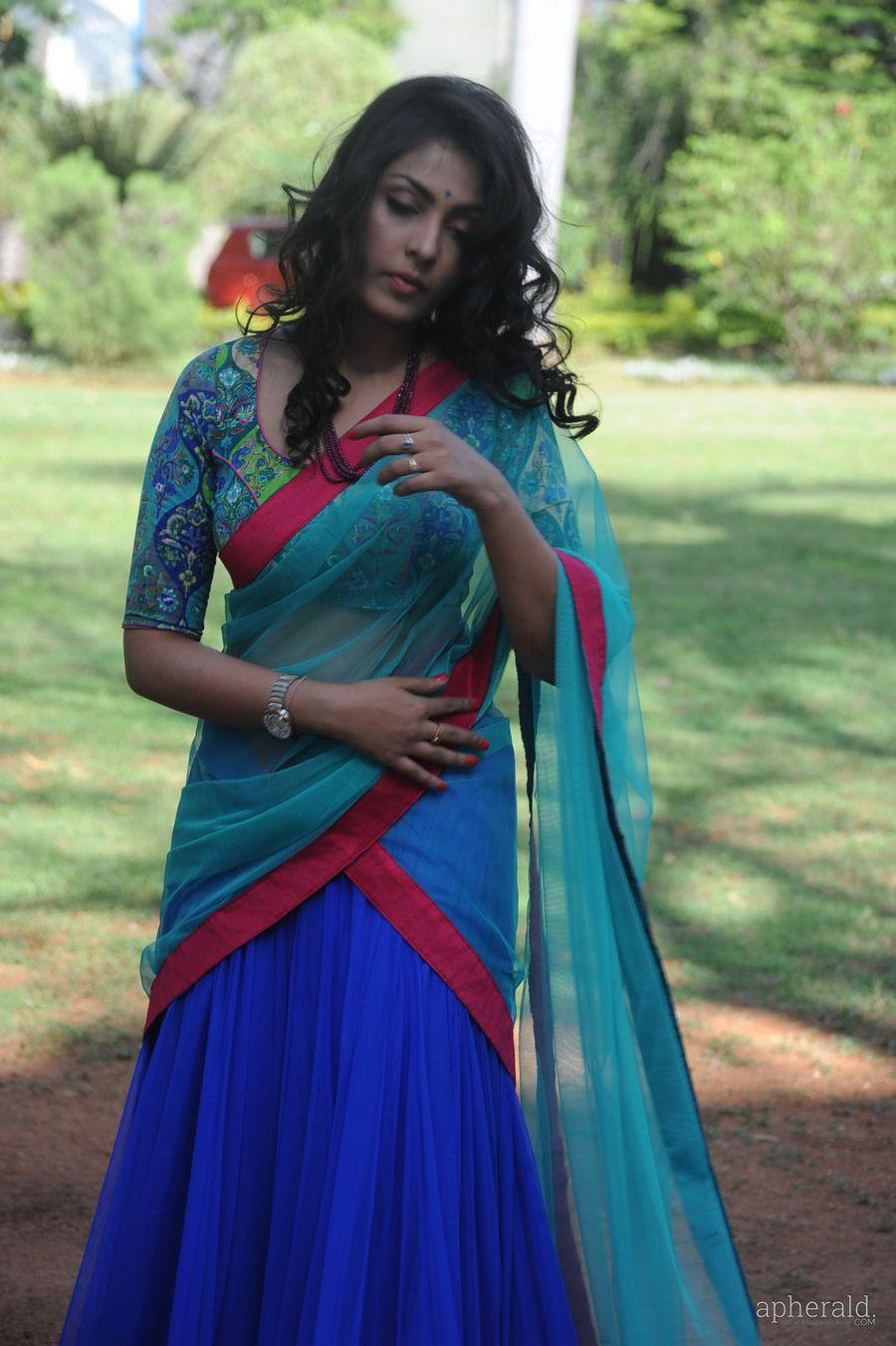 Madhu Shalini Half Saree Photos